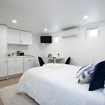 Apartment Airport - Std 1 - Ar Condicionado - Cave 25m2 269,10ft2 - Full Equipped - Ring Bell D *
