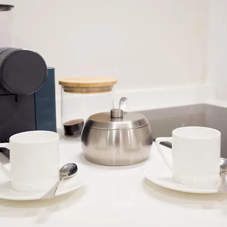 Apartman Airport - Std 1 - Ar Condicionado - Cave 25m2 269,10ft2 - Full Equipped - Ring Bell D