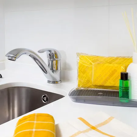 Airport - Std 1 - Ar Condicionado - Cave 25m2 269,10ft2 - Full Equipped - Ring Bell D * Lisboa