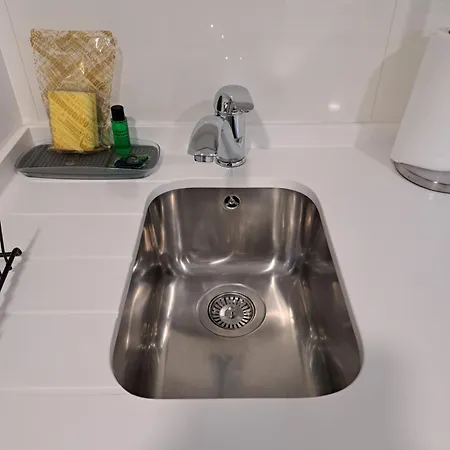 Apartman Airport - Std 1 - Ar Condicionado - Cave 25m2 269,10ft2 - Full Equipped - Ring Bell D