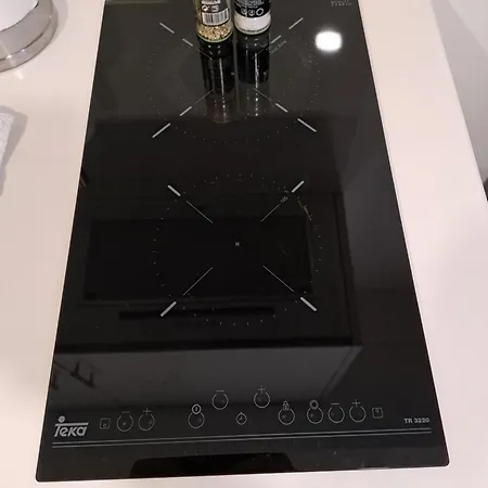 Apartament Airport - Std 1 - Ar Condicionado - Cave 25m2 269,10ft2 - Full Equipped - Ring Bell D *