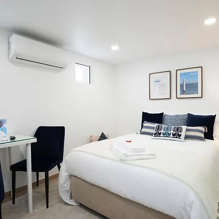 Airport - Std 1 - Ar Condicionado - Cave 25m2 269,10ft2 - Full Equipped - Ring Bell D Apartament