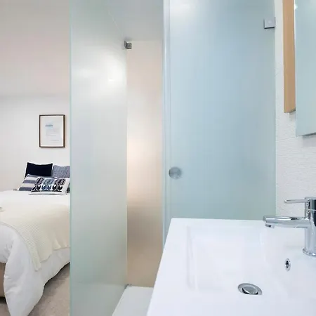 Apartament Airport - Std 1 - Ar Condicionado - Cave 25m2 269,10ft2 - Full Equipped - Ring Bell D *