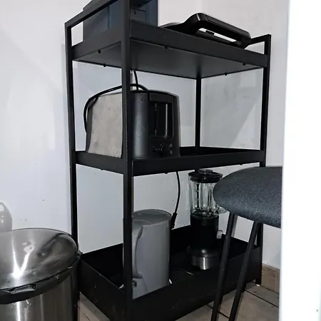 Apartament Airport - Std 1 - Ar Condicionado - Cave 25m2 269,10ft2 - Full Equipped - Ring Bell D *
