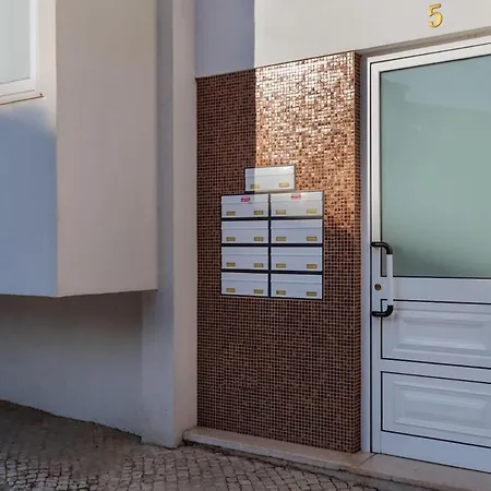 Airport - Std 1 - Ar Condicionado - Cave 25m2 269,10ft2 - Full Equipped - Ring Bell D Apartament